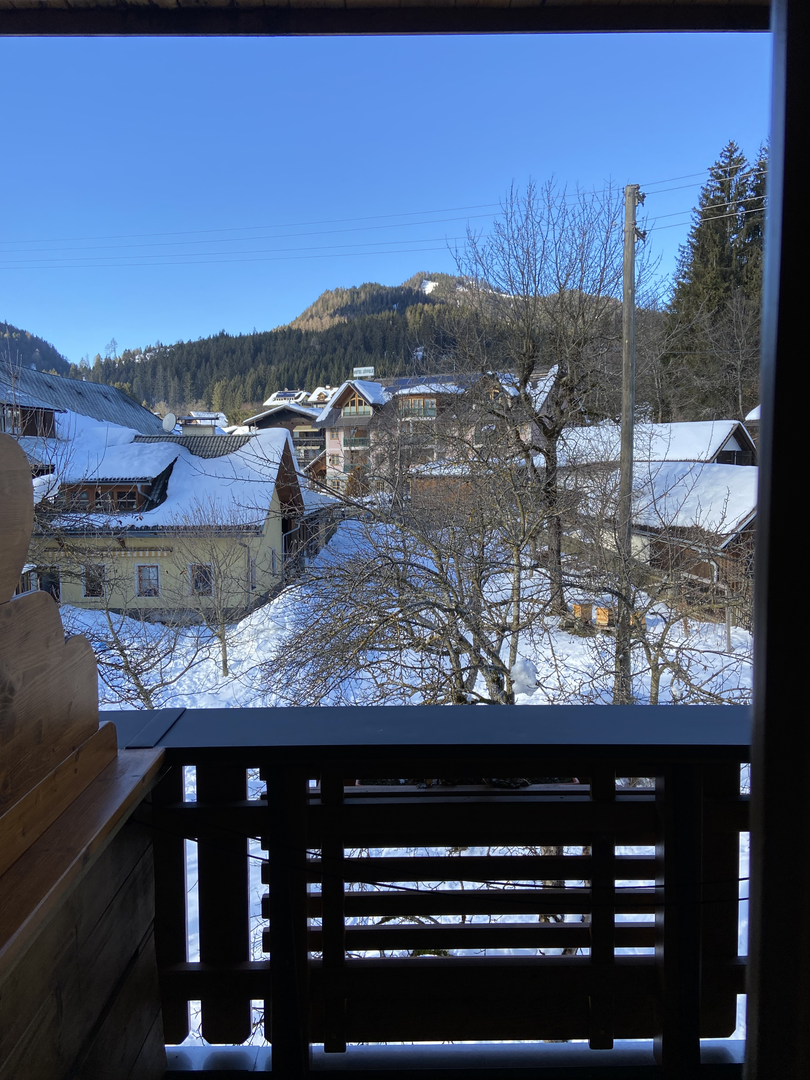 Nº 2 – Charmante Dachgeschosswohnung mit Balkon